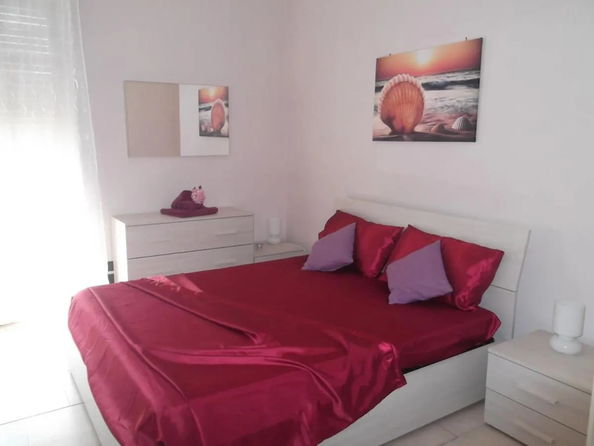 Attico trilocale con solarium a Borghetto Santo Spirito Appartamento