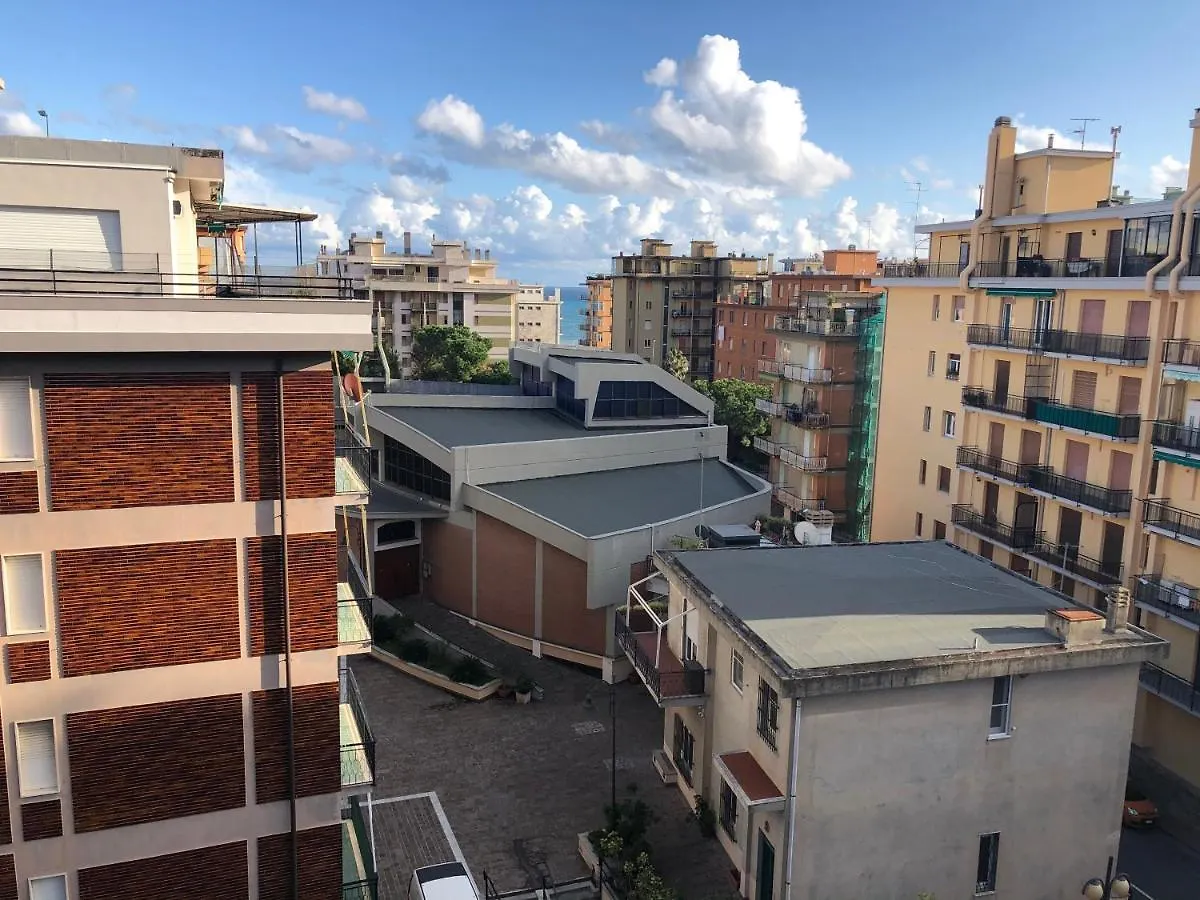 Attico trilocale con solarium a Borghetto Santo Spirito Appartamento Italia